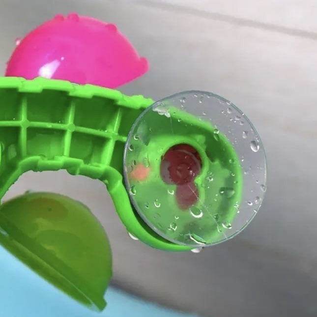 Baby bath toys, colorful water wheel, suction cup sprinkler toy - BabyShowerGame™