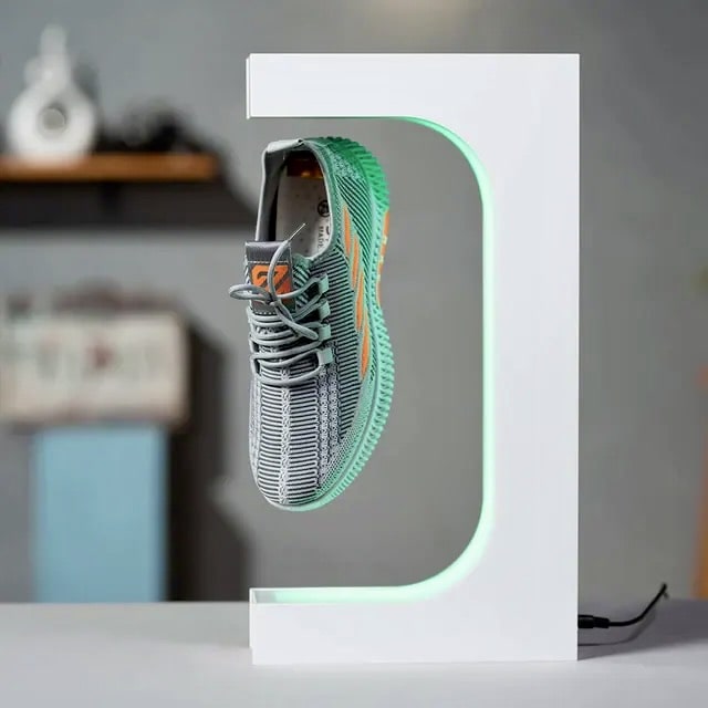 Présentoir de chaussure flottante - FlyingShoe™