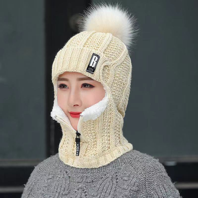 Women's ski hat in knitted wool with integrated scarf - HatScarf™