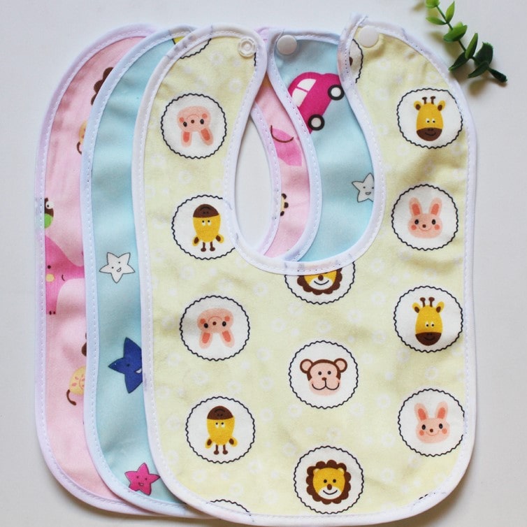Washable, waterproof bib with super-soft fabric - A Table !™