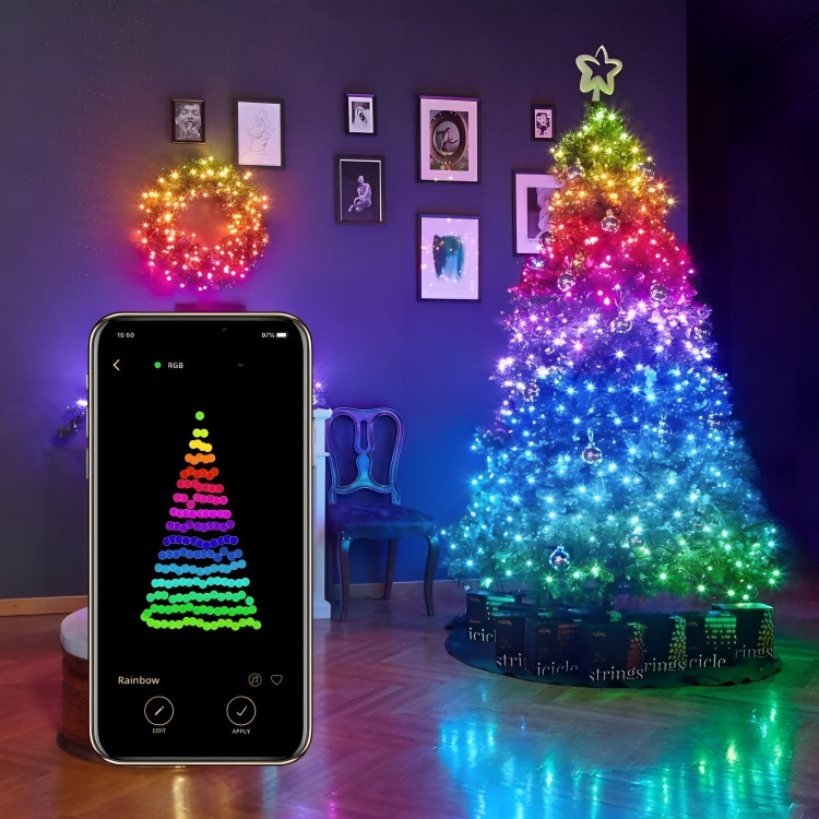 Exemple de démonstration des couleurs de la guirlande MAGIKLIGHT sur un sapin