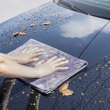 High-quality microfiber towel for cleaning and drying the car - Clean’Car™