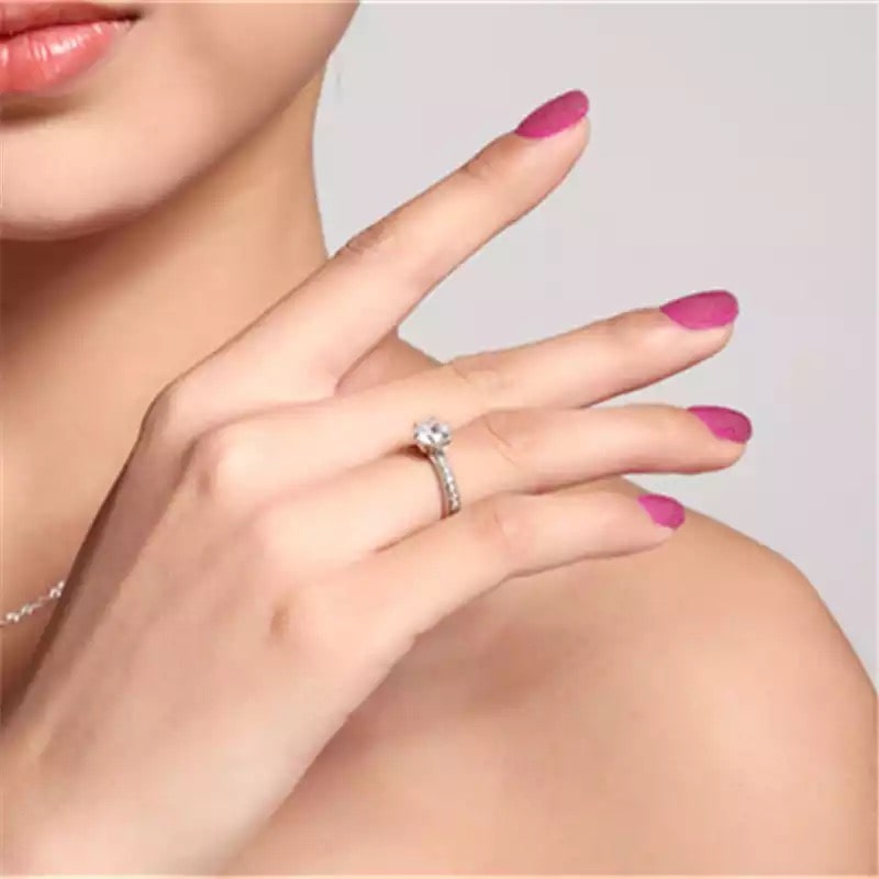 Bague ronde en zircone avec diamant et ouverture ajustable - WomanRing™