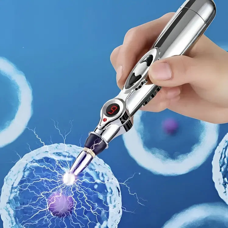 AcupuncturePen™ en action, utilisé pour masser doucement les tempes et le front pour soulager les maux de tête