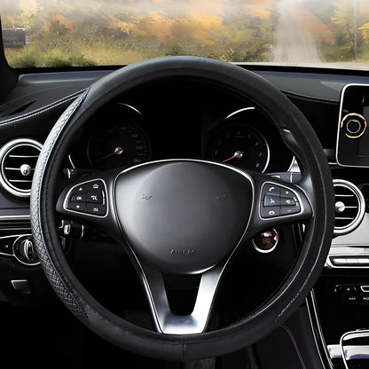 Housse de volant CarStyle™ en cuir noir ajoutant une touche de style à l'intérieur de la voiture