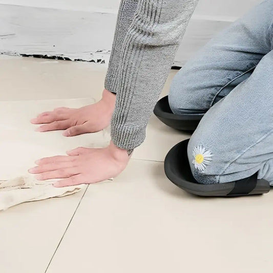 Genouillères KneeFlexProtect™ avec design ergonomique et ajustement parfait grâce à l'élastique à l'arrière des genoux