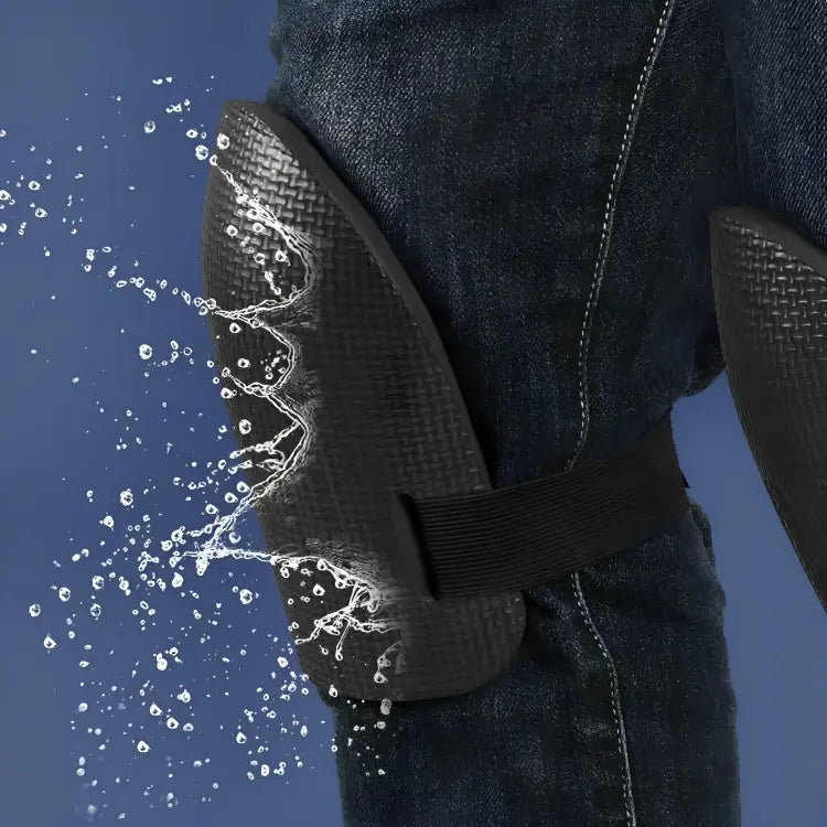 Genouillères KneeFlexProtect™ résistantes à l'eau, assurant une protection fiable même sur les surfaces humides