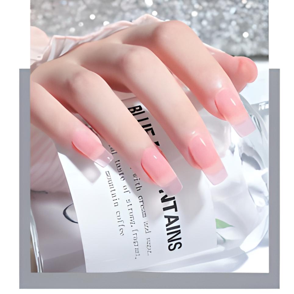Kit de Manucure NailKit™ - Utilisation de la lampe sèche-ongles pour un séchage rapide