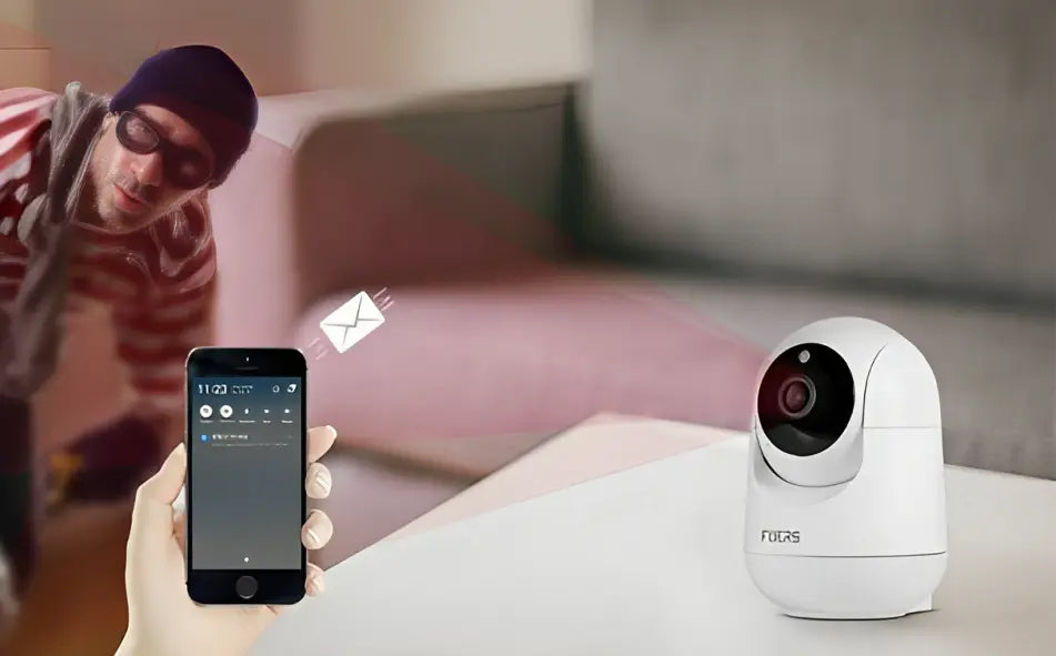 PetCam™ connectée à une application mobile, offrant un accès facile à distance pour vérifier la maison